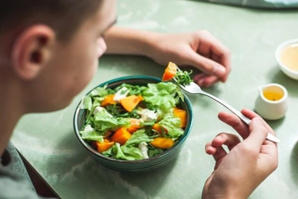 مدیران بدانند: چرا گرسنگی طولانی‌مدت راهکار کاهش وزن سالم نیست؟