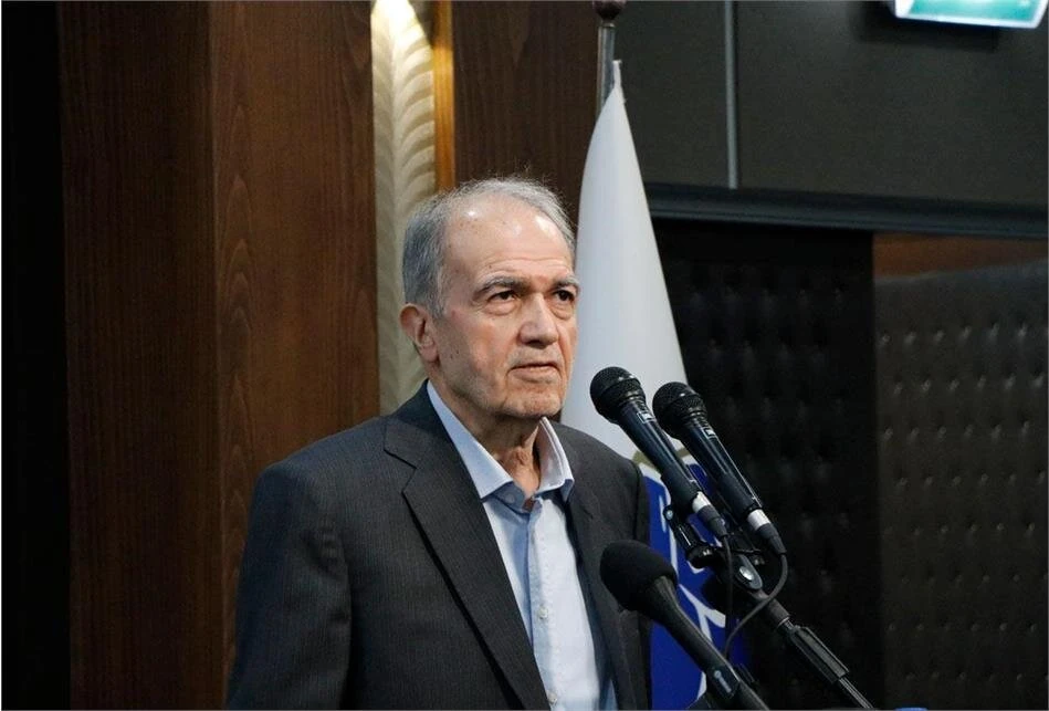 مسئولیت اساتید در گسترش علم و صلح: نگاهی به نقش علوم پایه