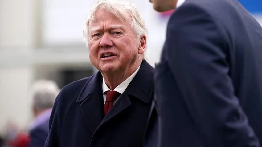 چرخش استراتژیک JCB: کمک مالی ۲۰۰ هزار پوندی به محافظه‌کاران و حزب اصلاحات