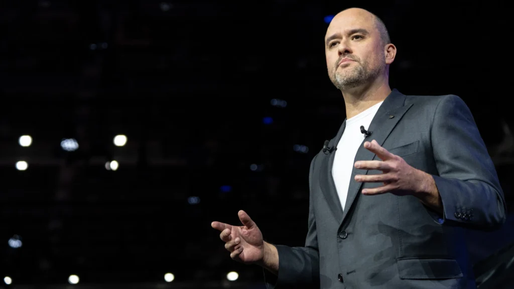 برنامه تحول نیسان: اسپینوزا به آینده‌ای روشن‌تر در سال ۲۰۲۶ امیدوار است