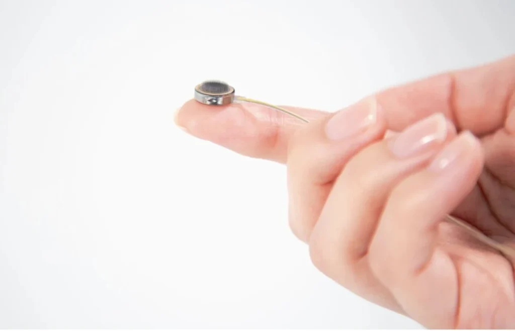 مجوز FDA برای تراشه مغزی احیای گفتار: امید تازه برای بیماران فلج