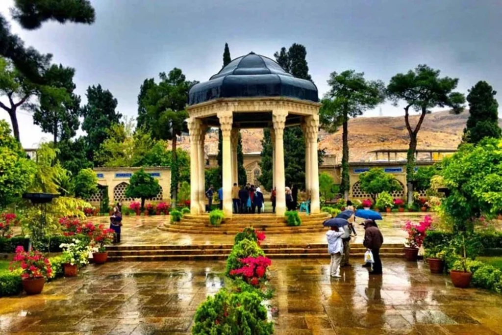 گردشگری ادبی ایران: گنجینه‌ای برای توسعه فرهنگی و اقتصادی